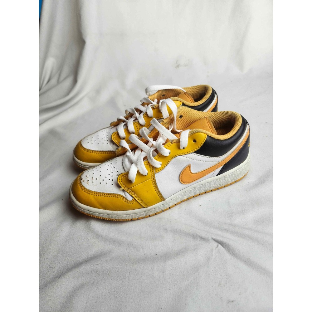 Jordan 1 Low Taxi Yellow White Black Sneakers 553560-701 Kids 4.5Y - Picture 3 of 7
